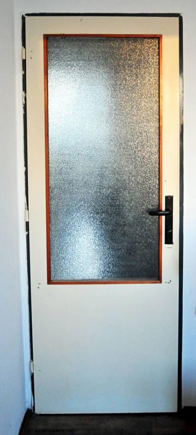 hledám za odvoz panelákové dveře 80L