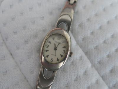 dámské hodinky
