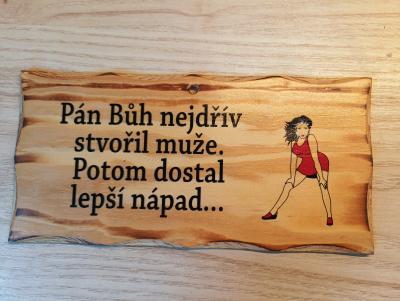 Dřevěná tabulka s nápisem