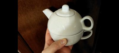 cajova konvicka s hrnickem