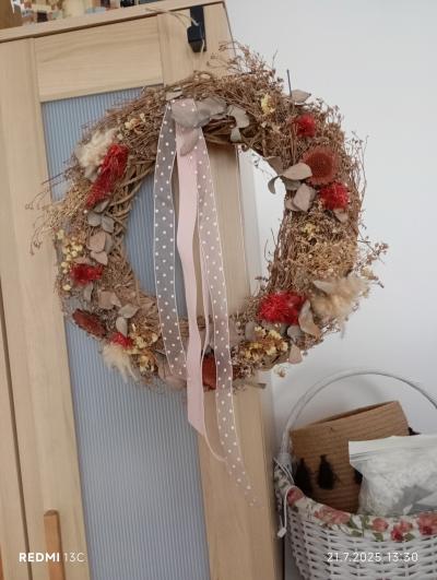 Venec ze susenych kvetin