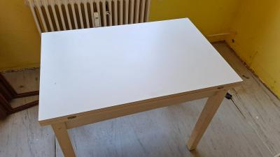 Kuchyňský stůl a 2 židle