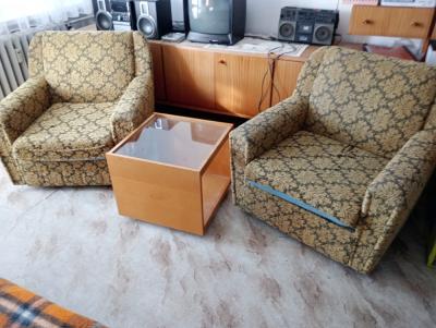 Daruji za odvoz retro sedací soupravu