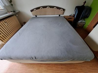 Dvoulůžko s čelem