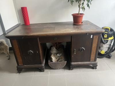 Dřevěný sekretář