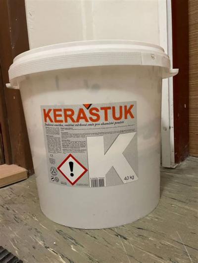 Kýbl od Keraštuku i s víkem