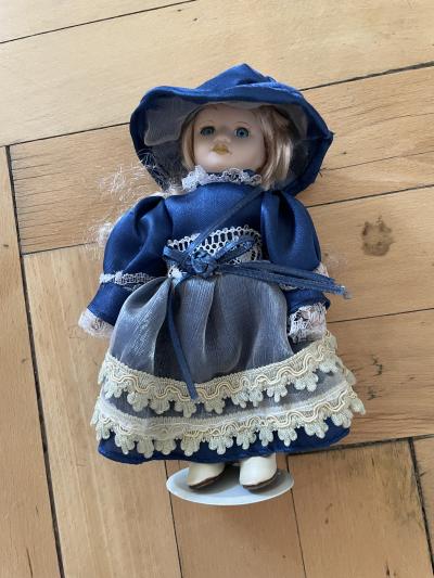 Porcelánová panenka