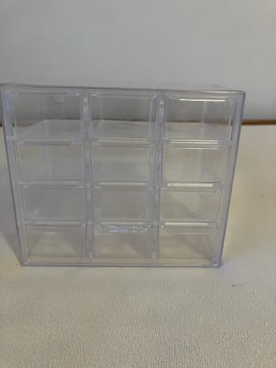 Plastová skříňka suplikova