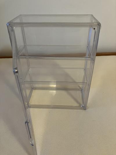 Plastová skříňka větší