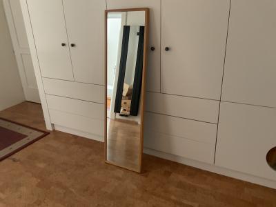 Zrcadlo v dřevěném rámu IKEA