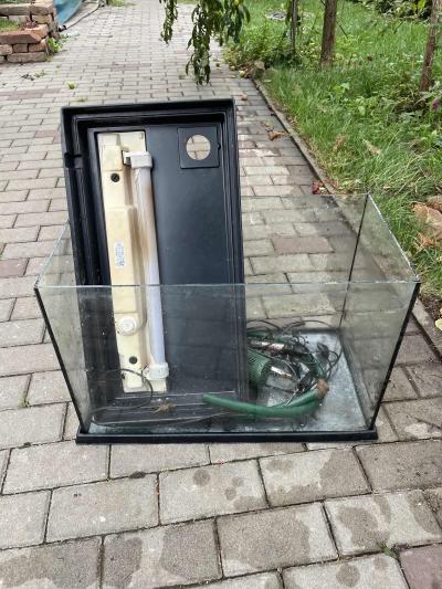 akvárium s vybavením