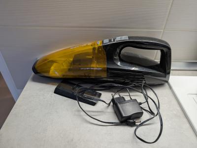 dobíjecí ruční vysavač