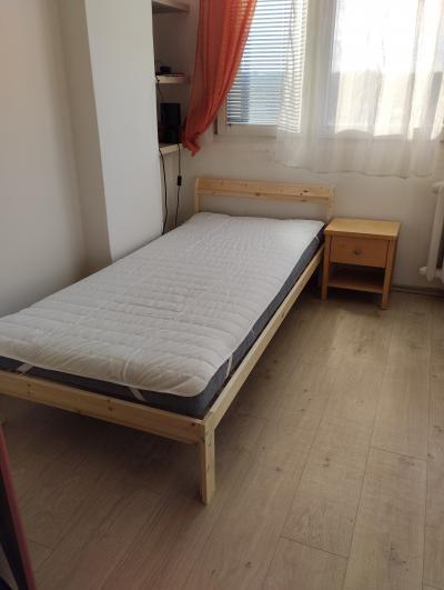 daruji postel z IKEI i s matrací a roštem