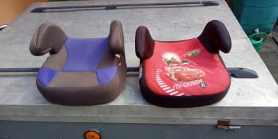 Dva dětské podsedáky do auta