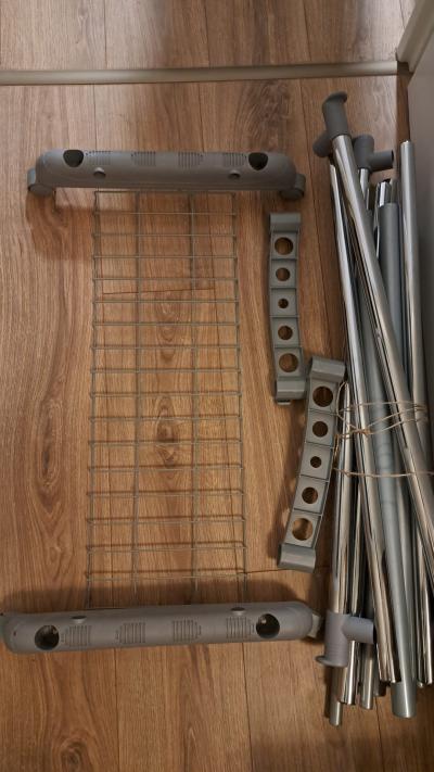 Věšák na šaty - nekompletní