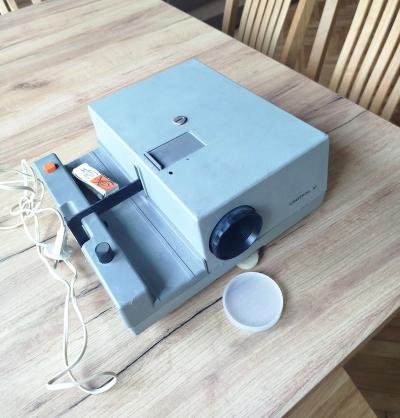 Projektor na diapozitivy