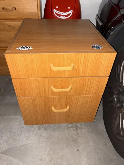 Skříňka na kolečkách