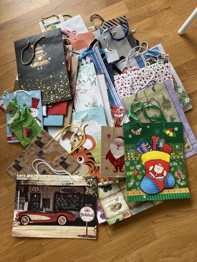 Dárkové tašky (papírové)