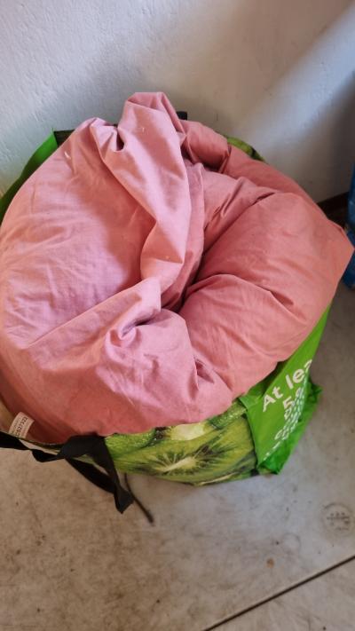 Daruji používané péřové polštáře