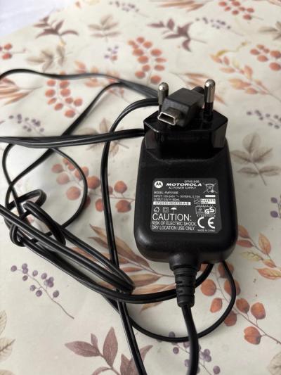 Hledám za odvoz nabíječku Motorola
