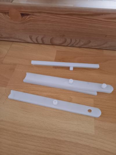 Dřevěná zásuvková skříňka