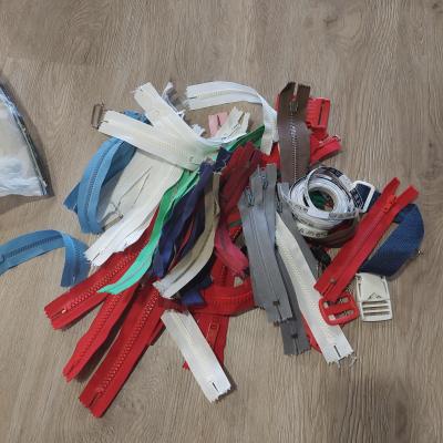 Zipy a další galanterie