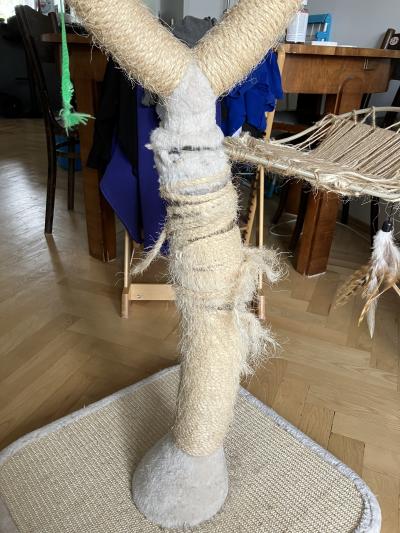 Kočičí škrabadlo k opravě