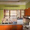 Oranžovoá retro kuchyň