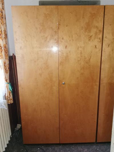 Dvě šatní skříně