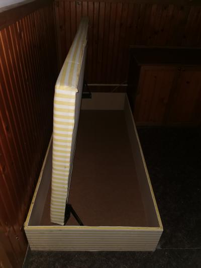 Válenda s úložným prostorem