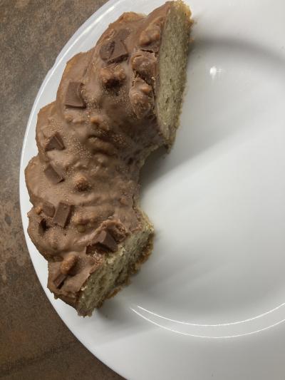 Bábovku s cuketou a banánem+arašídový přeliv s čoko