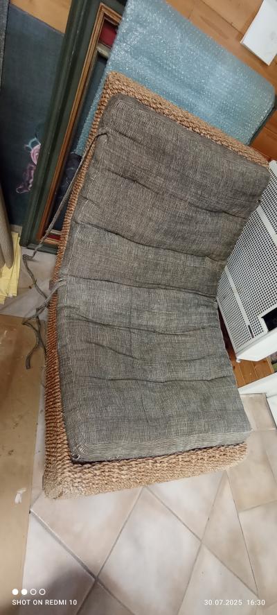 Ratanové designové křeslo.