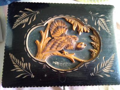 Dřevěná lakovaná krabička se zámkem a klíčem