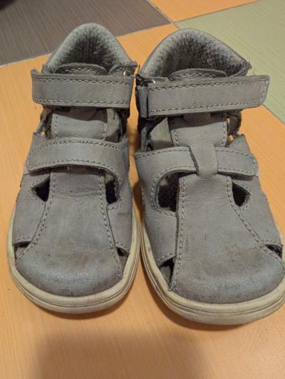 Šedé kožené sandálky vel. 24