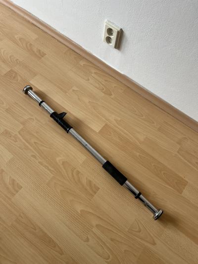 Posilovaci tyc do dveri