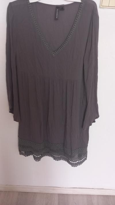 Dámské šaty velikost L