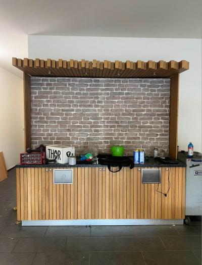 Pracovní kuchyňská linka z SHELL benzínky