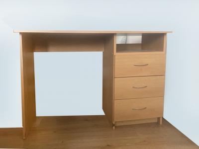 malý kancelařský stul  /v hodny pro děti/