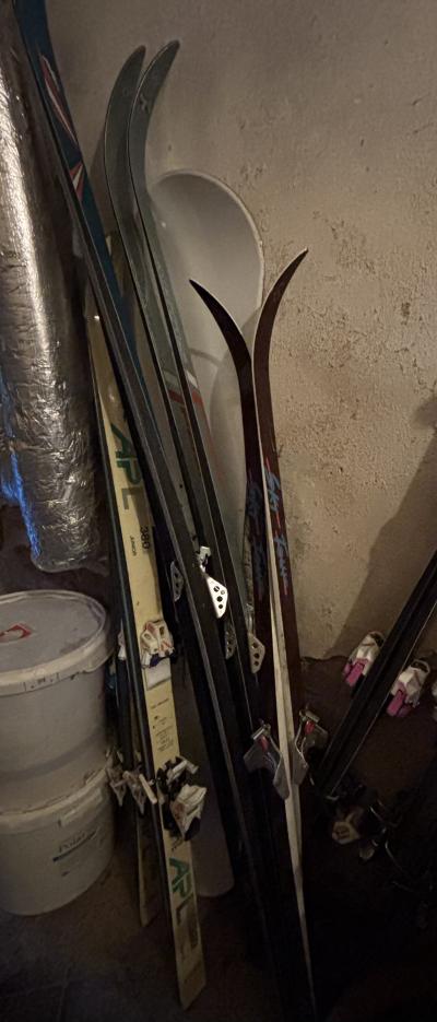 Lyze, bezky a snowboard