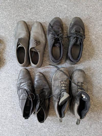 Hodně obnošené pánské boty