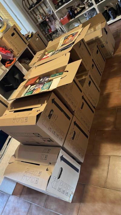 Daruji za odvoz 10 krabic knih