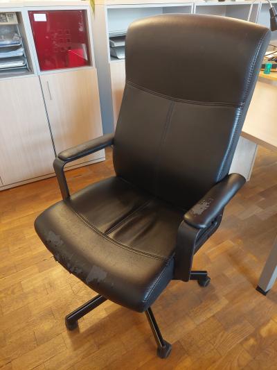 Kancelářká židle, koženka