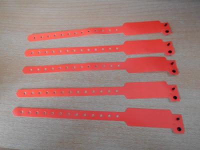 Pásky na ruce oranžové.