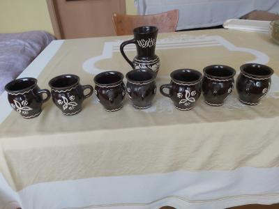 Sada keramických hrnků s vázičkou