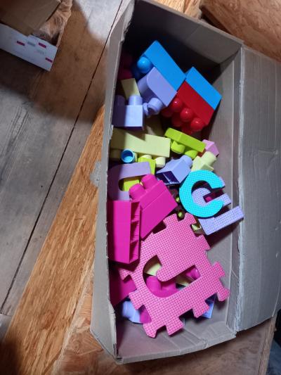 Pár velkých kostek