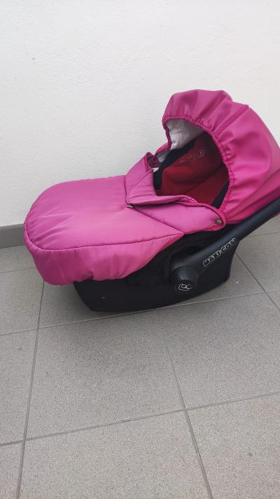 Daruji autosedačku a nánožník s boudičkou