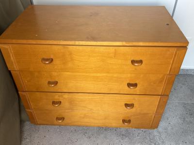 Komoda se čtyřmi šuplíky