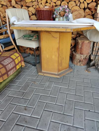 Dřevěný stůl šesrihran-rozkládací