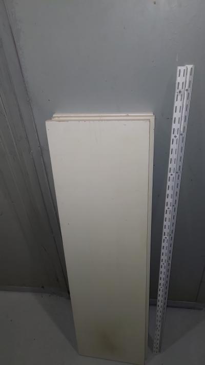 Konzolové police na zeď