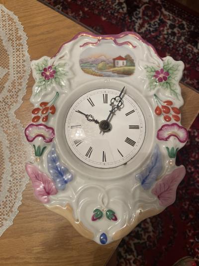 Porcelánové hodiny